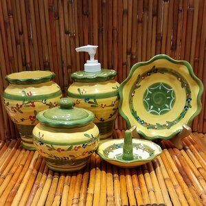 Retro Bathroom Accessory Set